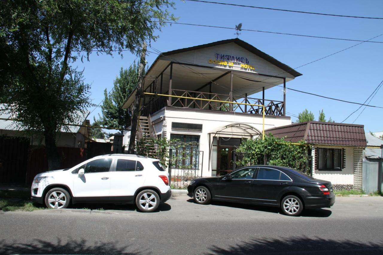 Hôtel Tiflis à Almaty Extérieur photo